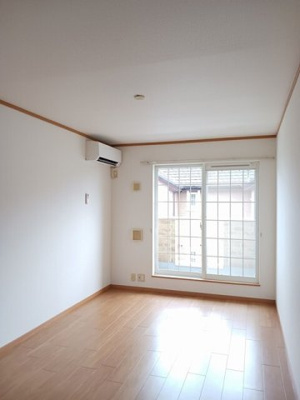 【居間・リビング】 | ブリーズ　メゾン・Ｆ | ゆったりとしたリビングです