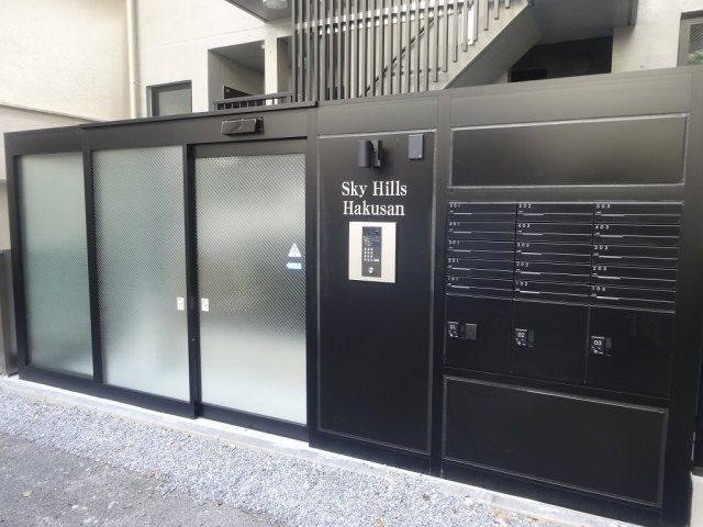 スカイヒルズ白山のエントランス