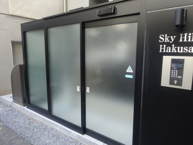 スカイヒルズ白山のエントランス