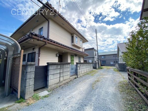 前橋市箱田町中古一戸建ての前面道路含む現地写真