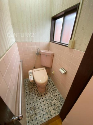 【トイレ】 | 前橋市文京町中古一戸建て | 温水シャワー洗浄機能付きです。