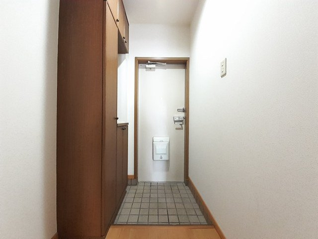 カーサ・フィオーレＮ棟の玄関|落ち着いた玄関です