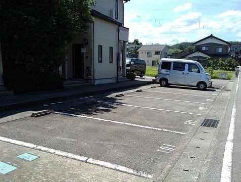 カーサ・フィオーレＮ棟の駐車場|駐車場です