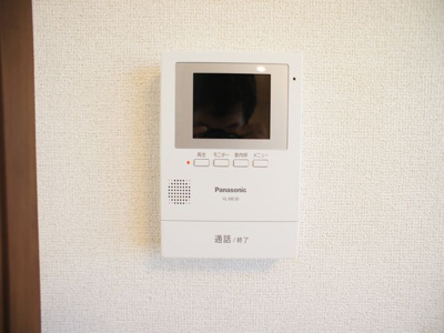 【セキュリティ】 | グレースメロウＥ | 訪問者の確認ができるTVドアホン付きです♪