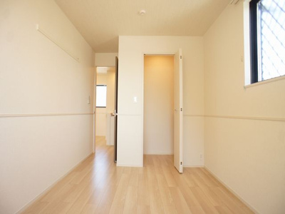 【収納】 | グレースメロウＥ | 清潔感のあるきれいな洋間です♪