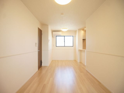 【居間・リビング】 | グレースメロウＥ | 快適に過ごせるエアコンが付いています♪