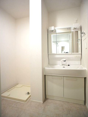 【洗面所】 | グレースメロウＥ | 洗髪洗面化粧台と洗濯機置き場があります♪