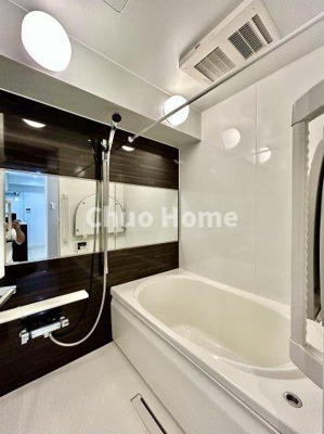 【浴室】 | センチュリーハイツ亀有 | 【バスルーム】暖房換気乾燥機付きシステムバスルーム。暖房・冷風・換気・乾燥など、毎日を快適に過ごせるうれしい機能が揃っています。雨の日の洗濯物も安心です。