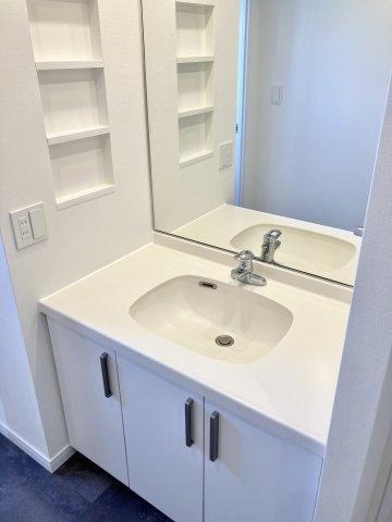 プライムアーバン目黒リバーフロントの独立洗面台