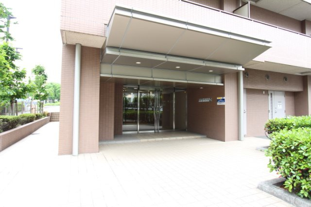 プライムアーバン目黒リバーフロントのエントランス