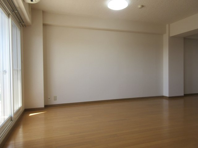 ホワイトパレスの居間・リビング