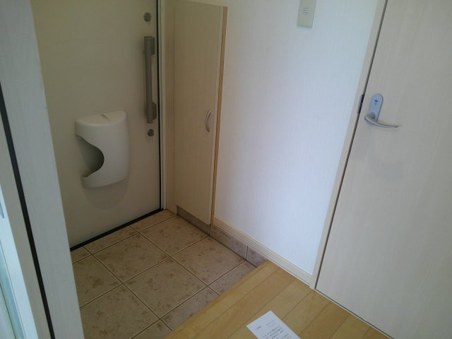 北6ハイツの玄関