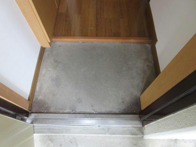 アロウンズマンョン123の玄関