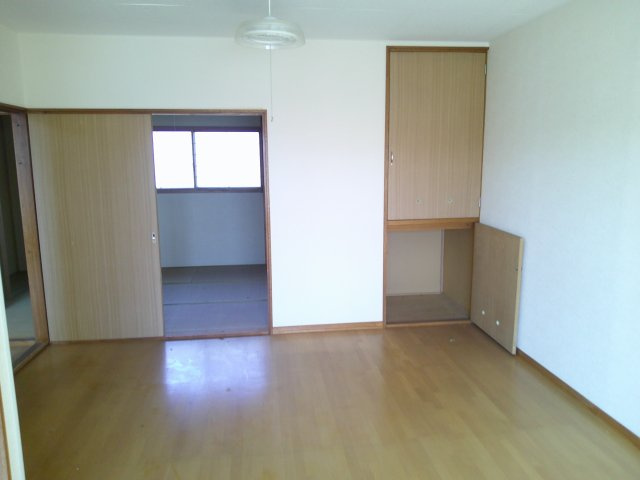 栄マンションの洋室