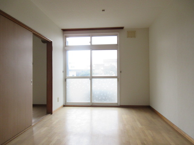栄マンションの洋室