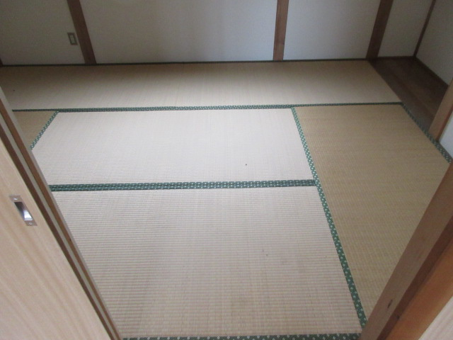 栄マンションの和室