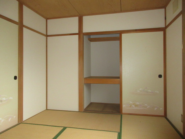 栄マンションの和室