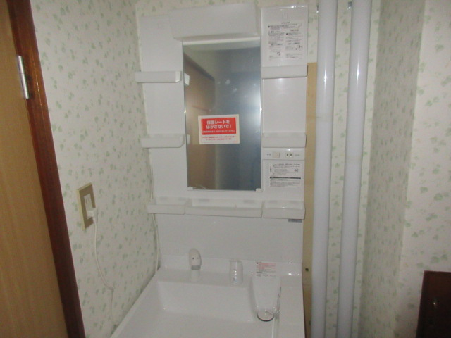 栄マンションの独立洗面台