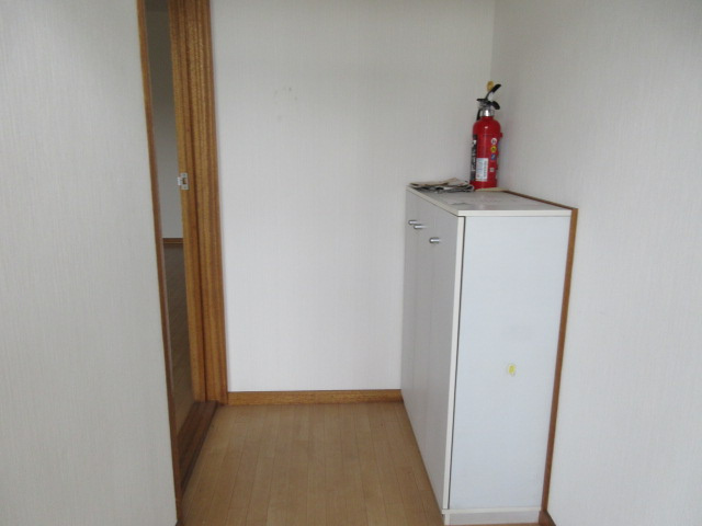 栄マンションの玄関