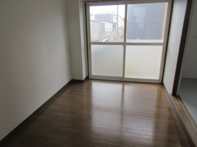 春日ハイツAの洋室