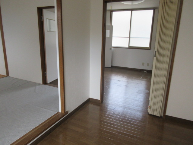 春日ハイツAの洋室