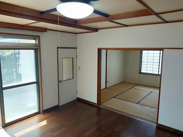 池田旭町貸家の居間・リビング