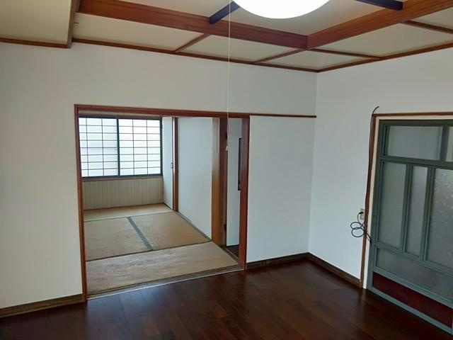 池田旭町貸家の居間・リビング