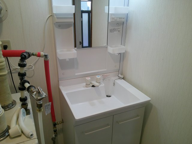 池田旭町貸家の独立洗面台