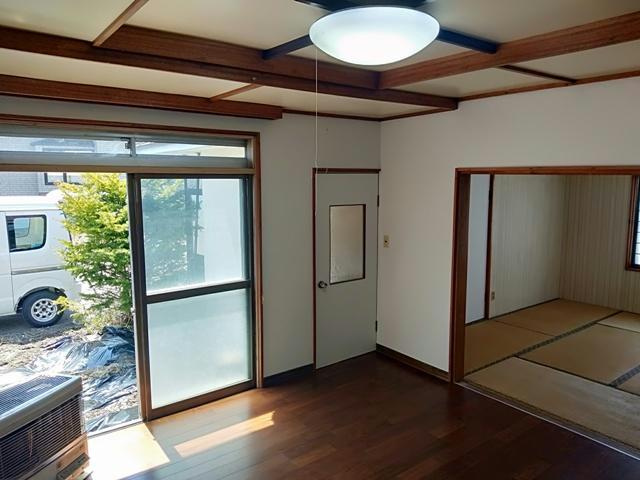 池田旭町貸家の居間・リビング