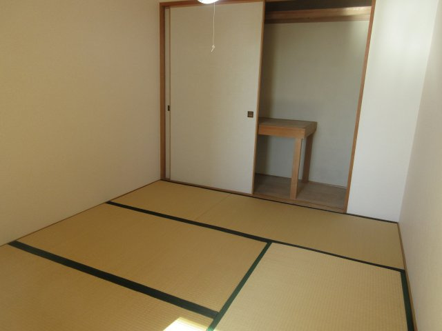 ノースパレス112の和室