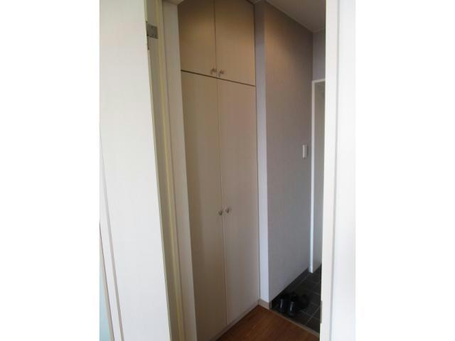 ラミアール弥生通の玄関