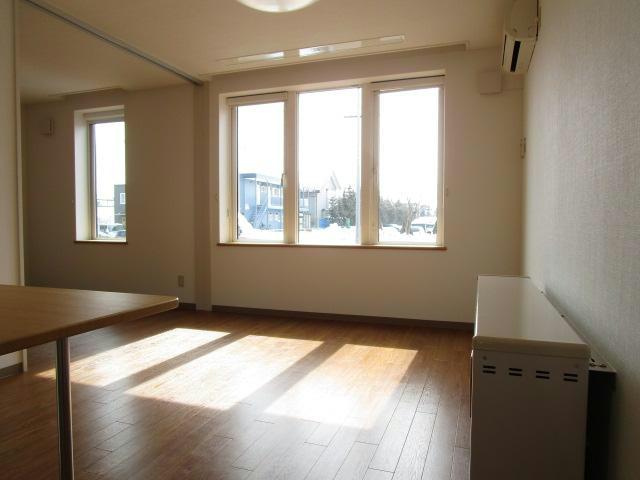 ラミアール弥生通の居間・リビング