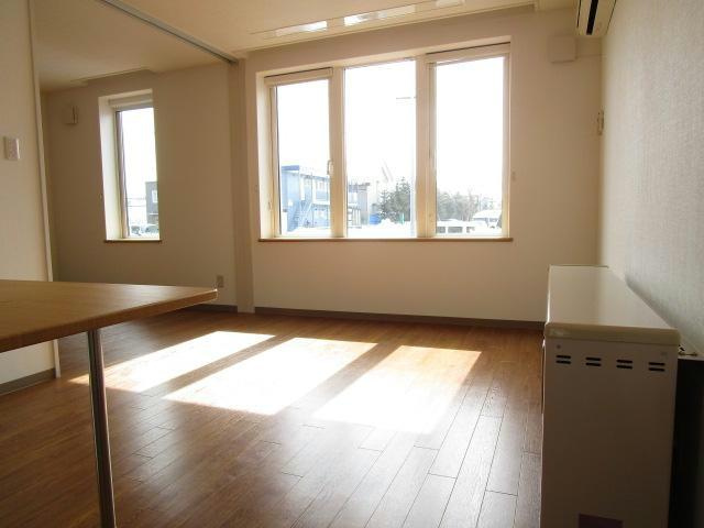 ラミアール弥生通の居間・リビング