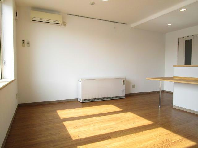 ラミアール弥生通の居間・リビング