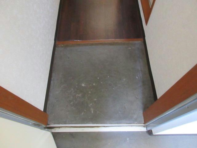 八番館の玄関