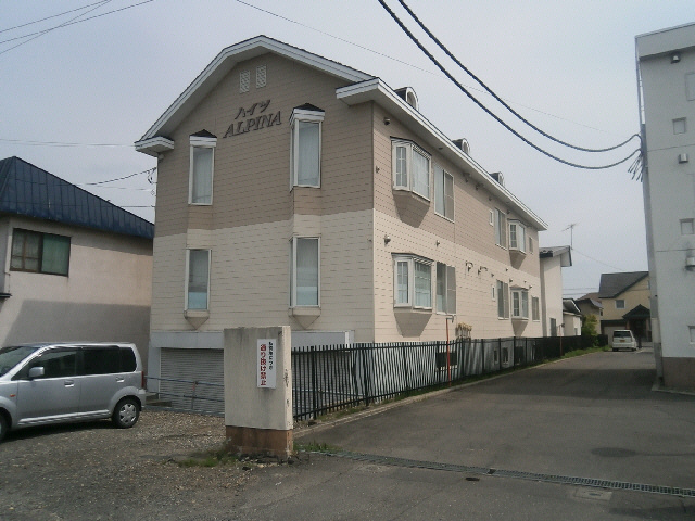 ハイツアルピナの外観