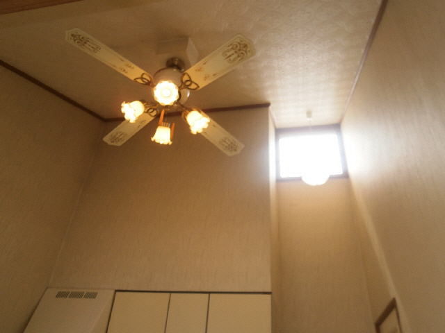 ハイツアルピナの居間・リビング