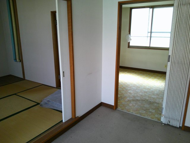 春日ハイツBの洋室