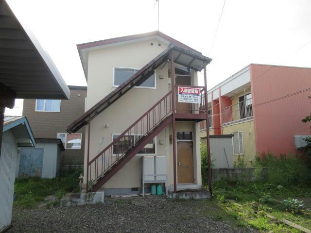 髙山アパートの駐車場
