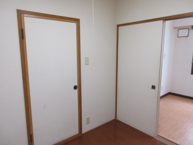 第一東南ハイツの洋室
