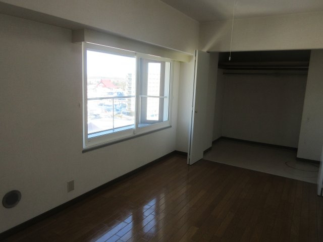 大通南８マンションの洋室