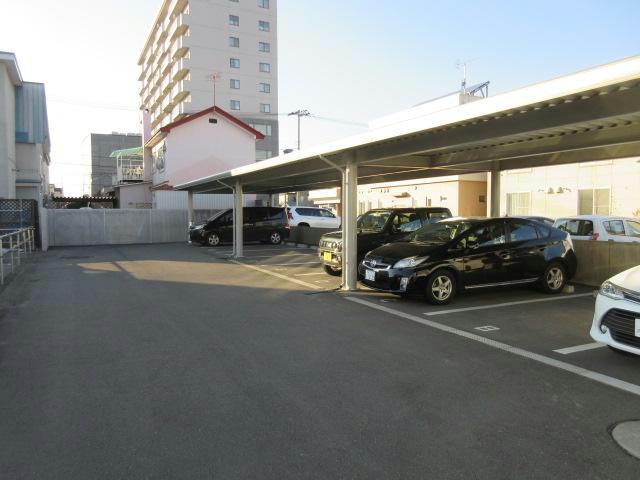シティ根元の駐車場
