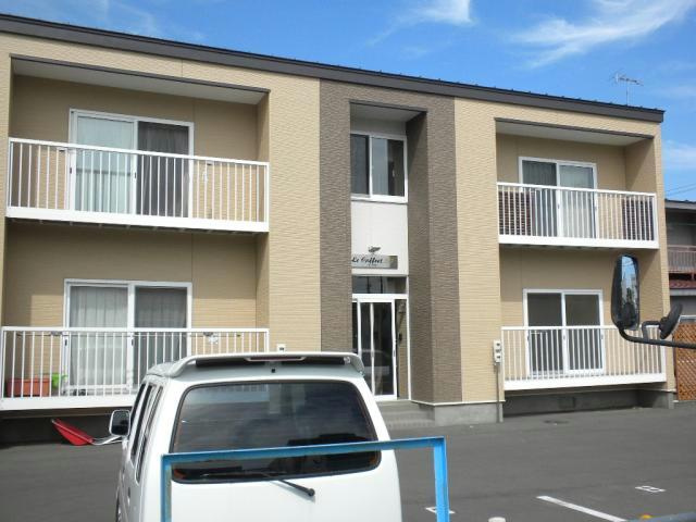 ル・コフレ517（西棟）の駐車場