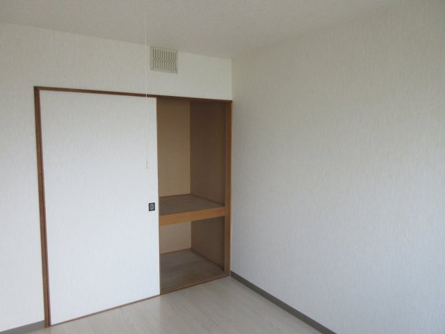 細田マンション第2の洋室