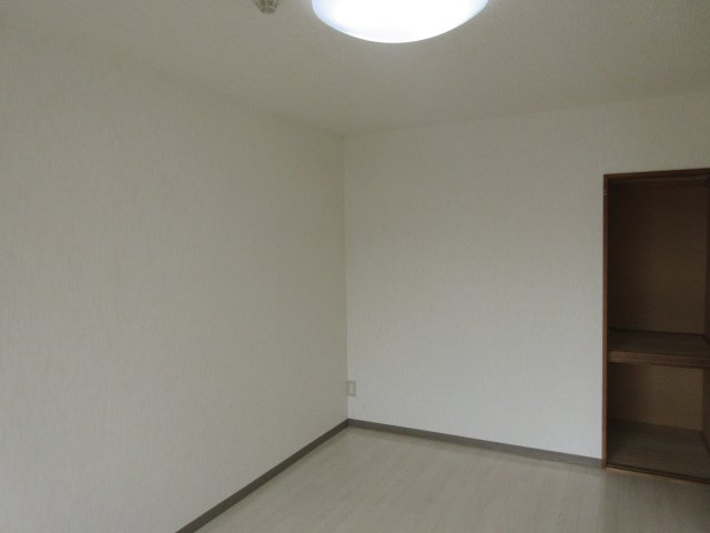 細田マンション第2の洋室