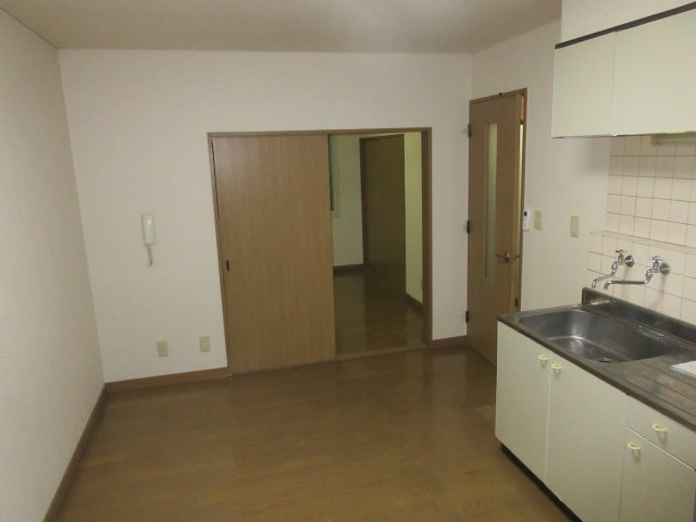 メゾンシャトーの居間・リビング