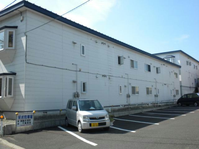 メゾンクレールの駐車場