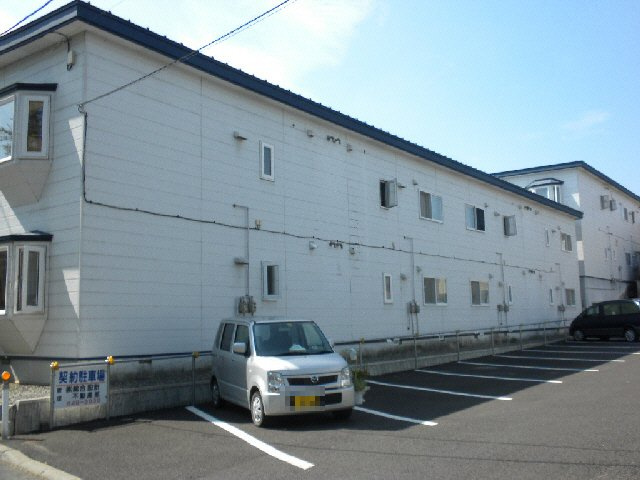 メゾンクレールの駐車場