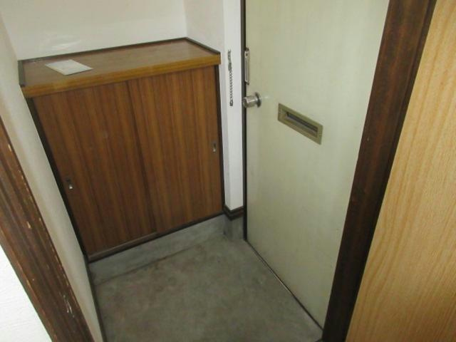 親和ハイツの玄関