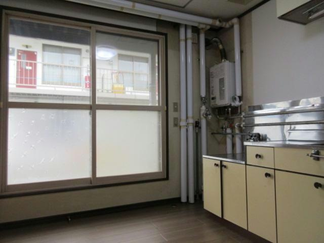 親和ハイツの居間・リビング